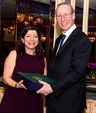 Wendy Samuelson receiving Woman of Distinction award